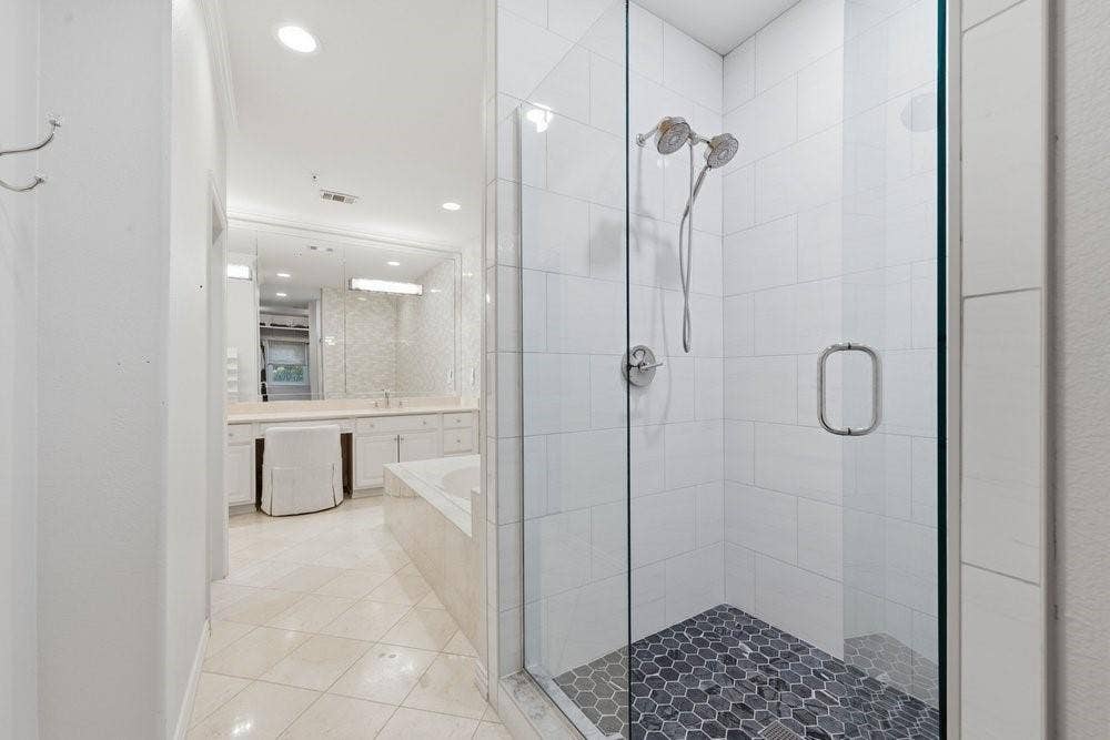 3707 Gilbert Avenue, #17, Dallas, TX 75219 3707 Gilbert Avenue, #17, Dallas, TX 75219