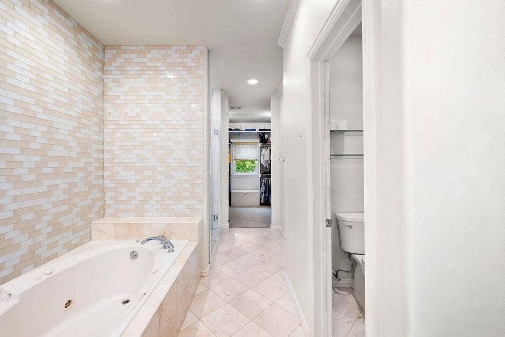 3707 Gilbert Avenue, #17, Dallas, TX 75219 3707 Gilbert Avenue, #17, Dallas, TX 75219