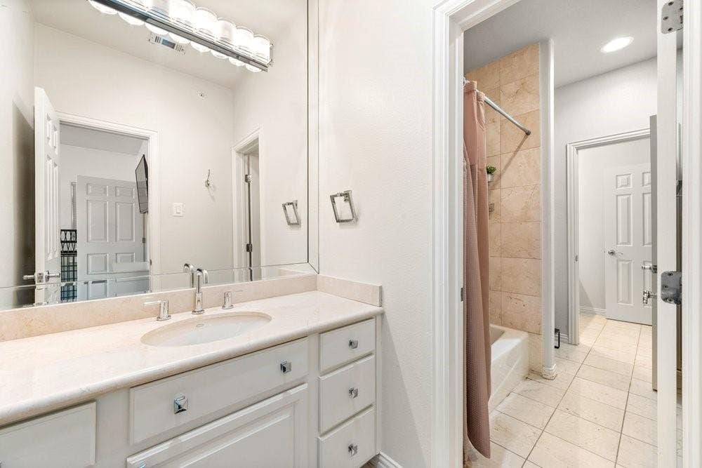 3707 Gilbert Avenue, #17, Dallas, TX 75219 3707 Gilbert Avenue, #17, Dallas, TX 75219