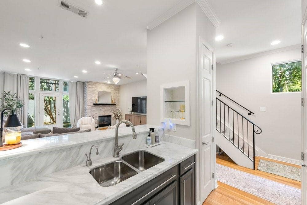 3707 Gilbert Avenue, #17, Dallas, TX 75219 3707 Gilbert Avenue, #17, Dallas, TX 75219