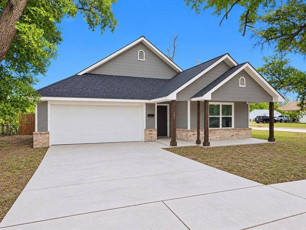 207 E Mccoulskey Street, Terrell, TX 75160 207 E Mccoulskey Street, Terrell, TX 75160