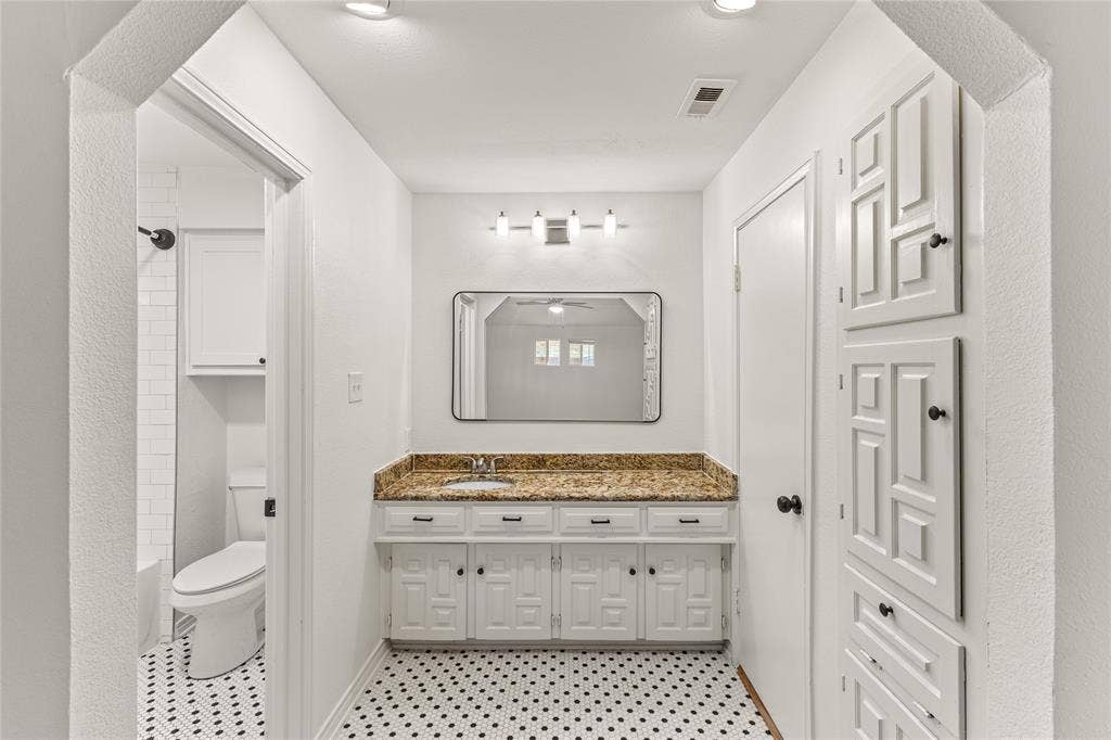 4012 Shady Hollow Lane, Dallas, TX 75233 4012 Shady Hollow Lane, Dallas, TX 75233