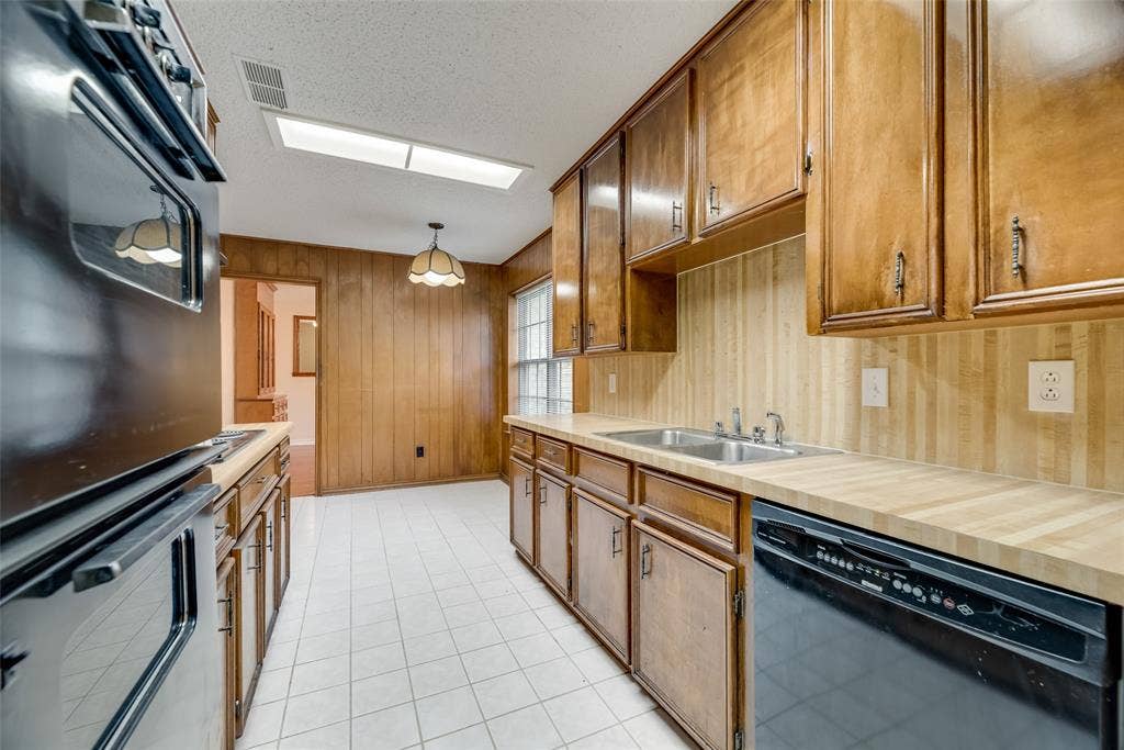 908 Chamberlain Street, Irving, TX 75060 908 Chamberlain Street, Irving, TX 75060