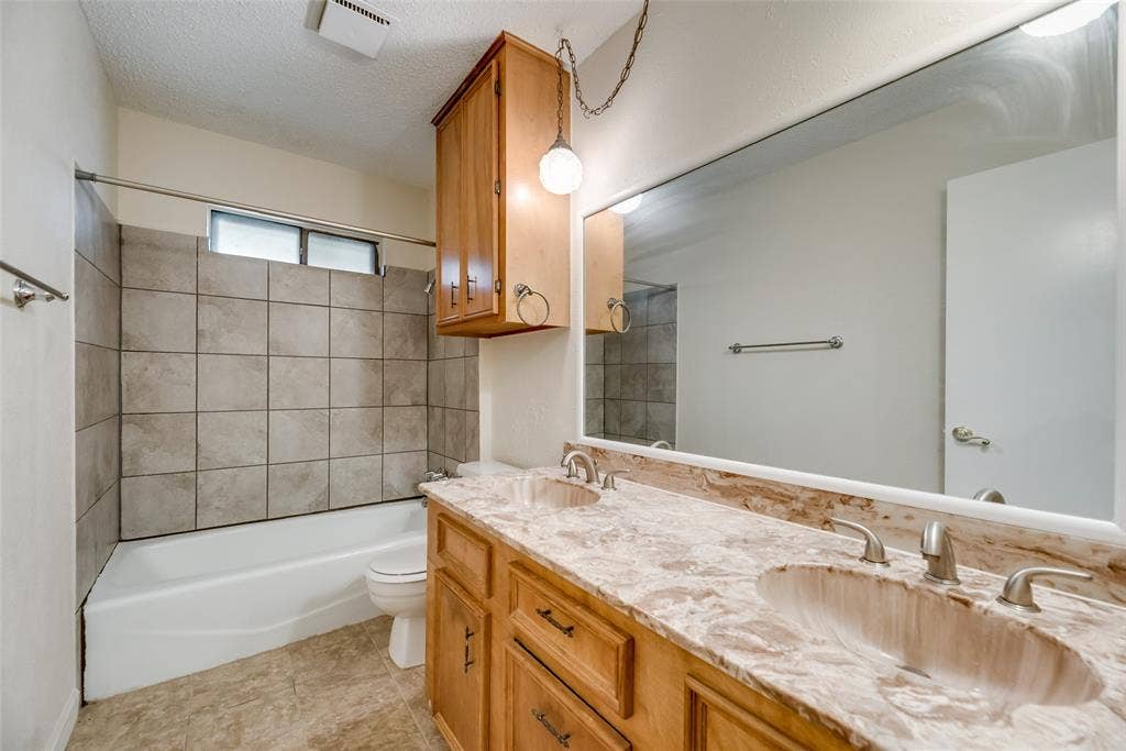 908 Chamberlain Street, Irving, TX 75060 908 Chamberlain Street, Irving, TX 75060