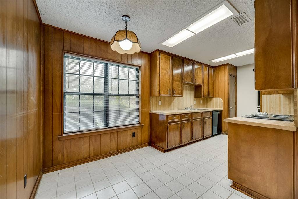 908 Chamberlain Street, Irving, TX 75060 908 Chamberlain Street, Irving, TX 75060