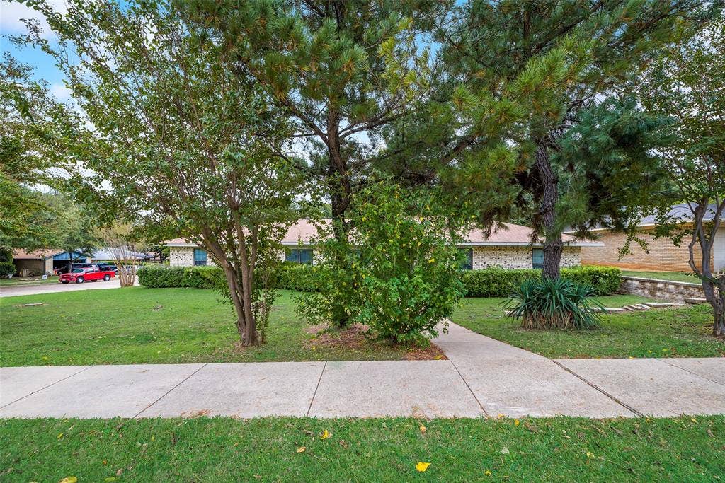 908 Chamberlain Street, Irving, TX 75060 908 Chamberlain Street, Irving, TX 75060