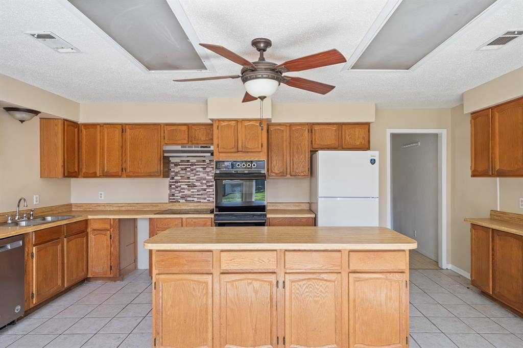 2729 Tanglewood Drive, Commerce, TX 75428 Wide open kitchen ready for whipping up whatever you can imagine