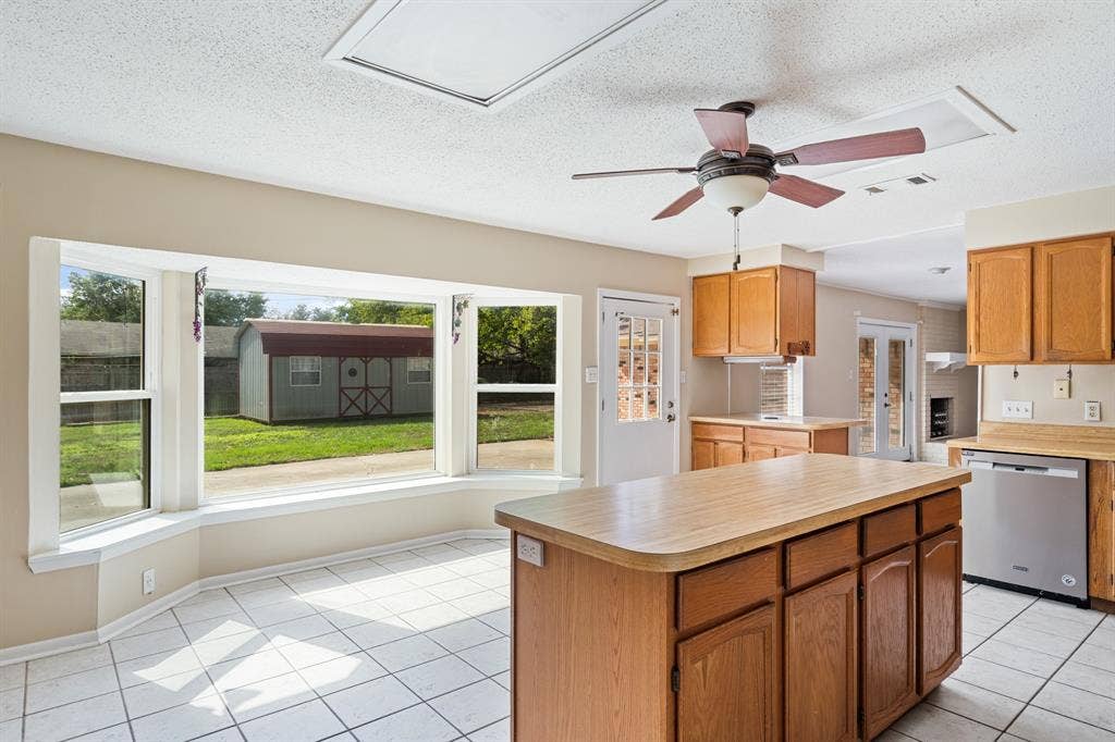 2729 Tanglewood Drive, Commerce, TX 75428 Open concept kitchen makes a great place to entertain and spend time with loved ones