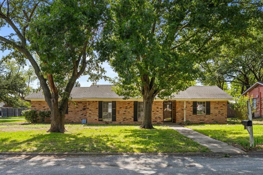 Property photo for 2729 Tanglewood Drive, Commerce, TX