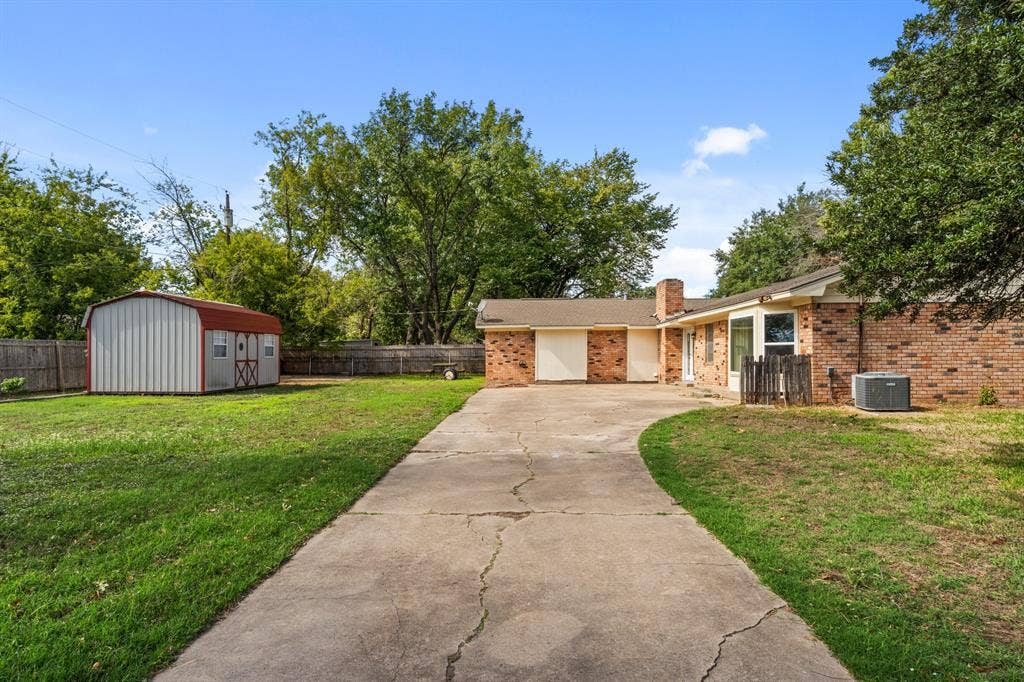 2729 Tanglewood Drive, Commerce, TX 75428 Huge shop that could convert to a guest suite