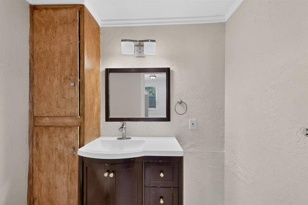 2213 Huskey Street, Garland, TX 75041 2213 Huskey Street, Garland, TX 75041