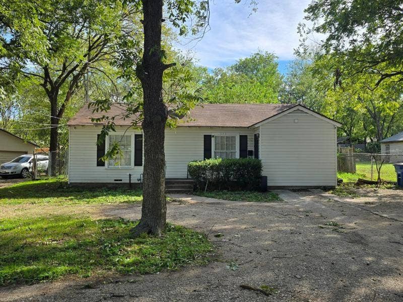 Property photo for 530 Elston Drive, Dallas, TX