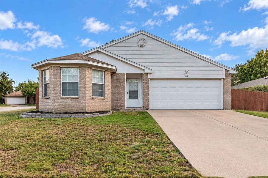Property photo for 1612 Winter Pass Trail, Arlington, TX