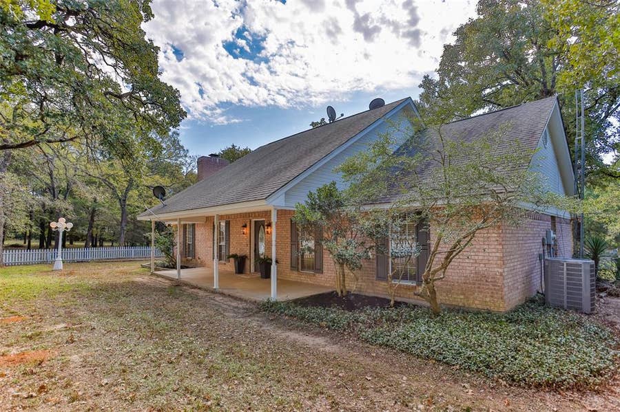 Property photo for 864 County Road 2114, Gainesville, TX