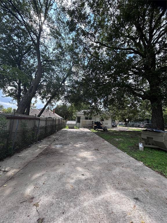 309 W Page Avenue, Dallas, TX 75208