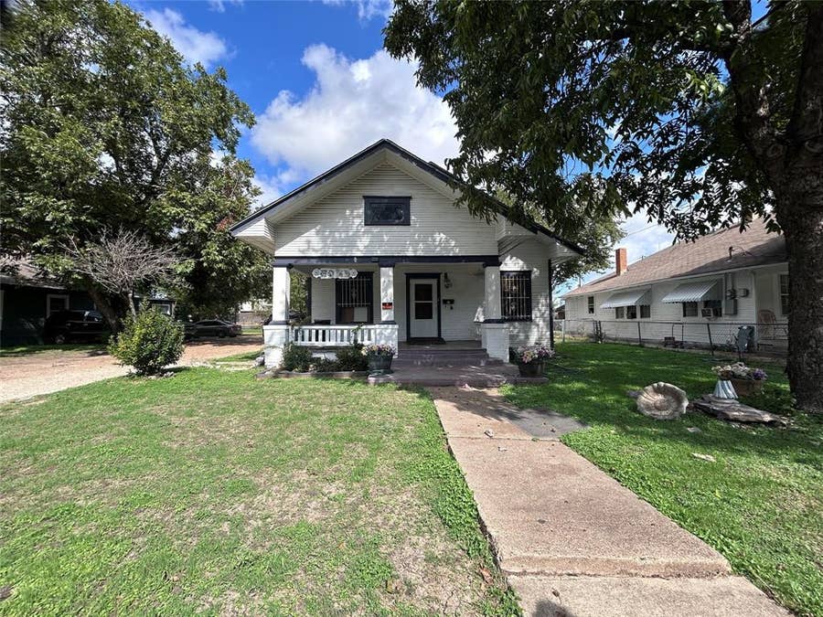 Property photo for 309 W Page Avenue, Dallas, TX