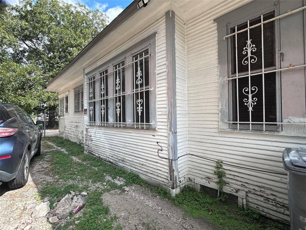 309 W Page Avenue, Dallas, TX 75208