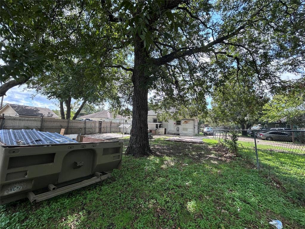 309 W Page Avenue, Dallas, TX 75208