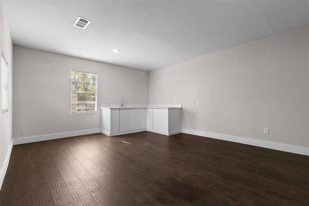 2523 N Prairie Creek Road, Dallas, TX 75227