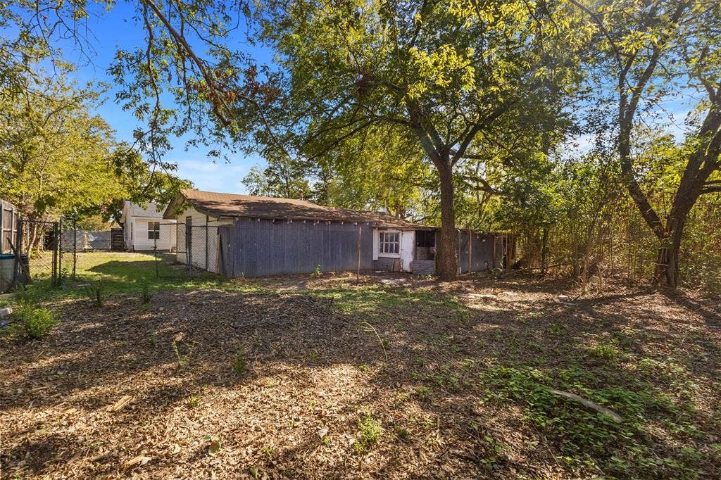 2523 N Prairie Creek Road, Dallas, TX 75227