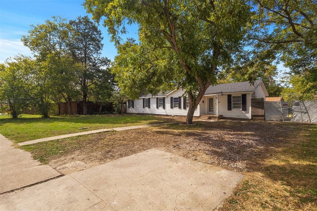 2523 N Prairie Creek Road, Dallas, TX 75227