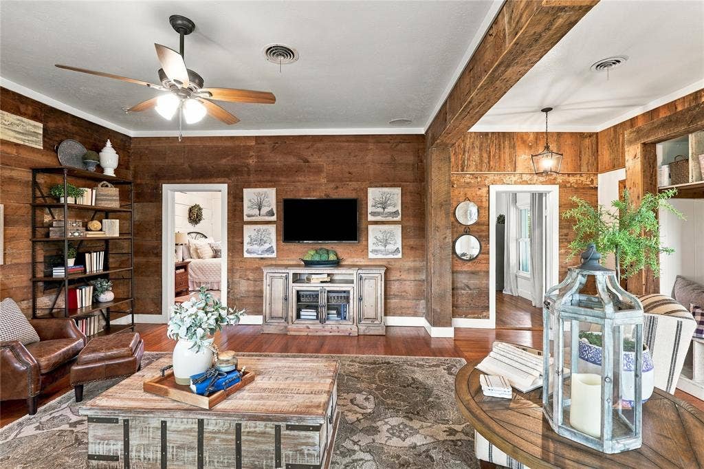2812 Overton Court, Granbury, TX 76048