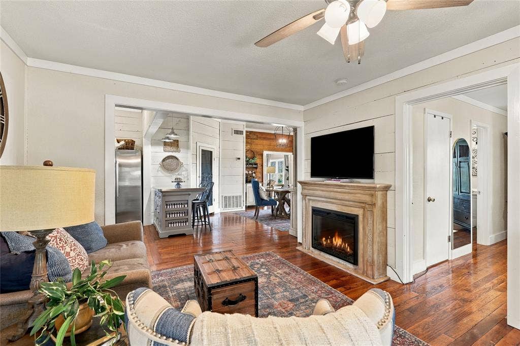 2812 Overton Court, Granbury, TX 76048