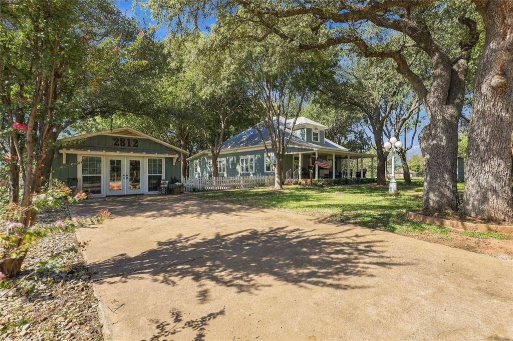 2812 Overton Court, Granbury, TX 76048