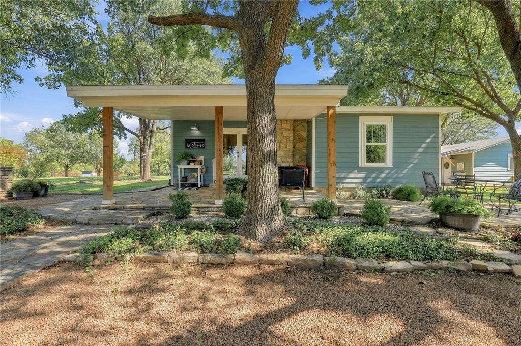 2812 Overton Court, Granbury, TX 76048