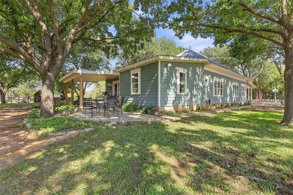 2812 Overton Court, Granbury, TX 76048