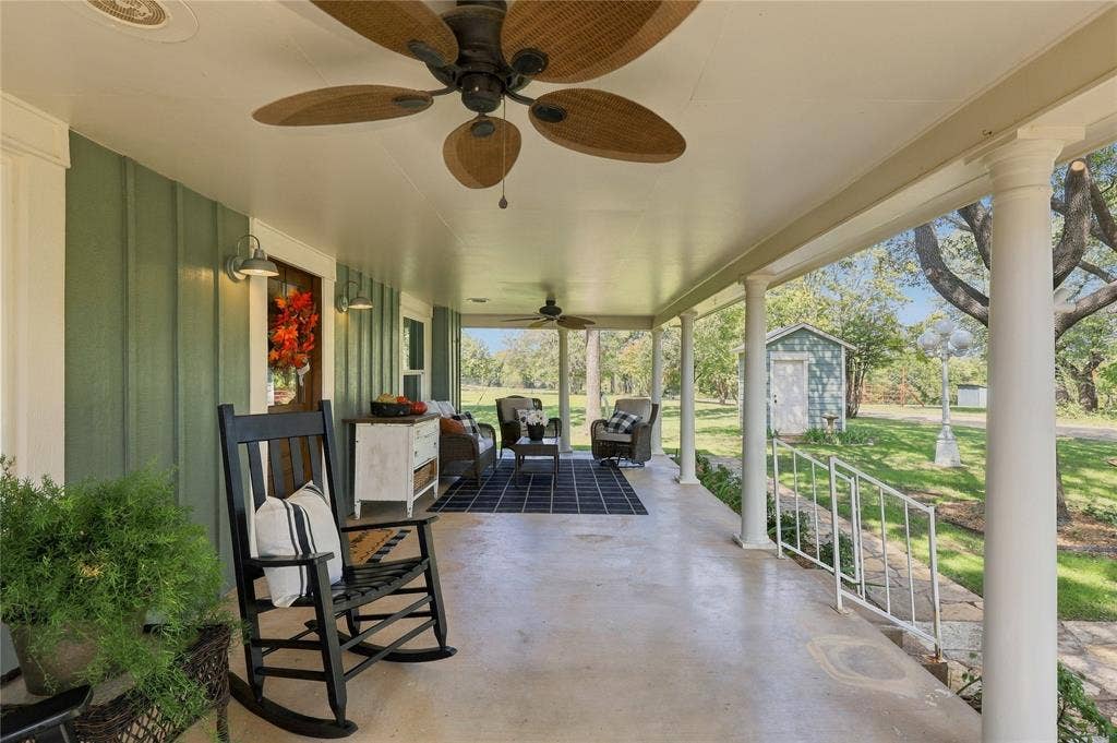 2812 Overton Court, Granbury, TX 76048