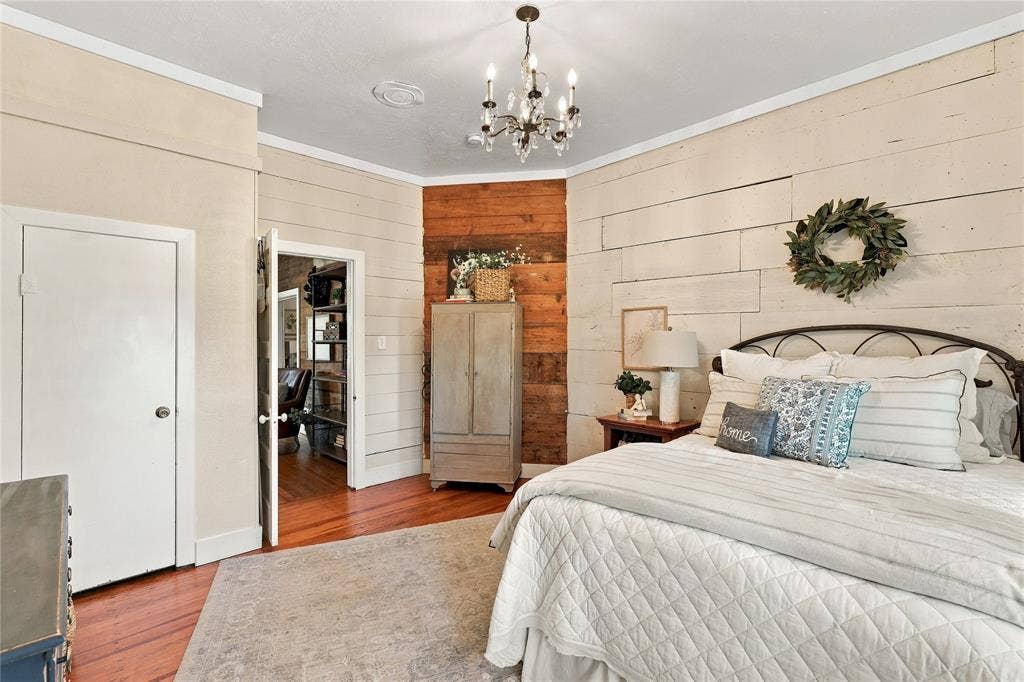 2812 Overton Court, Granbury, TX 76048
