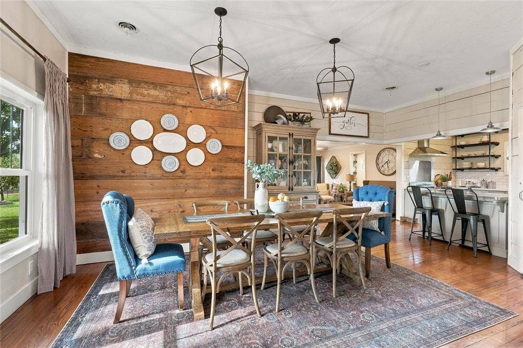 2812 Overton Court, Granbury, TX 76048