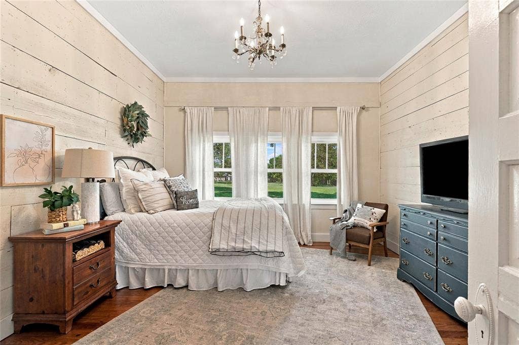 2812 Overton Court, Granbury, TX 76048