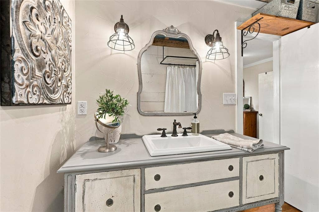 2812 Overton Court, Granbury, TX 76048