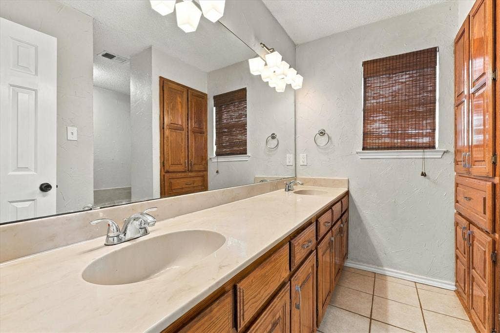 2315 Highridge Drive, Sachse, TX 75048 2315 Highridge Drive, Sachse, TX 75048