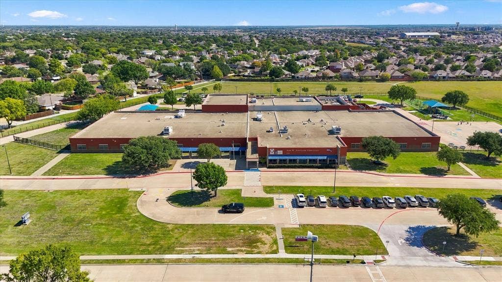 2315 Highridge Drive, Sachse, TX 75048 2315 Highridge Drive, Sachse, TX 75048