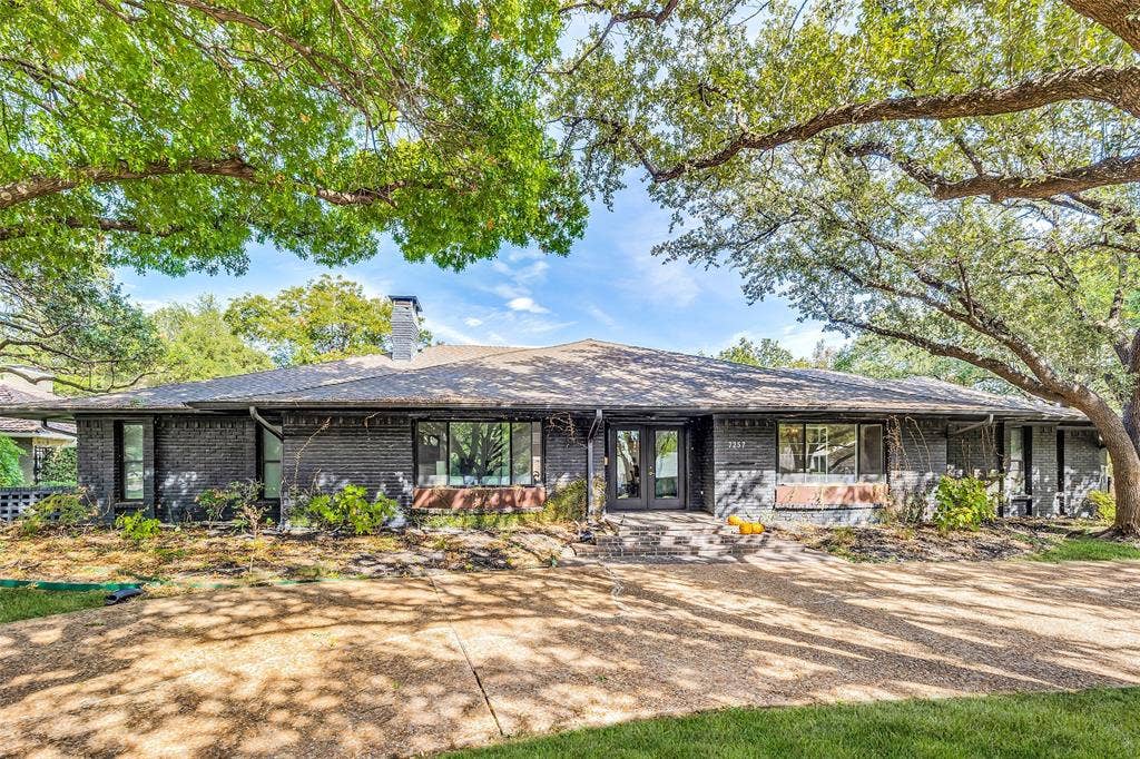 7257 Stefani Drive, Dallas, TX 75225 Circle drive and lots of windows.