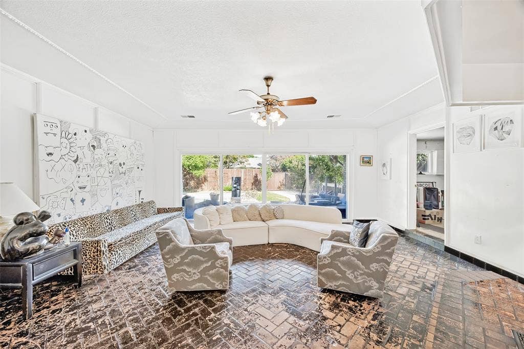 7257 Stefani Drive, Dallas, TX 75225 Sun Room with access to backyard and pool.