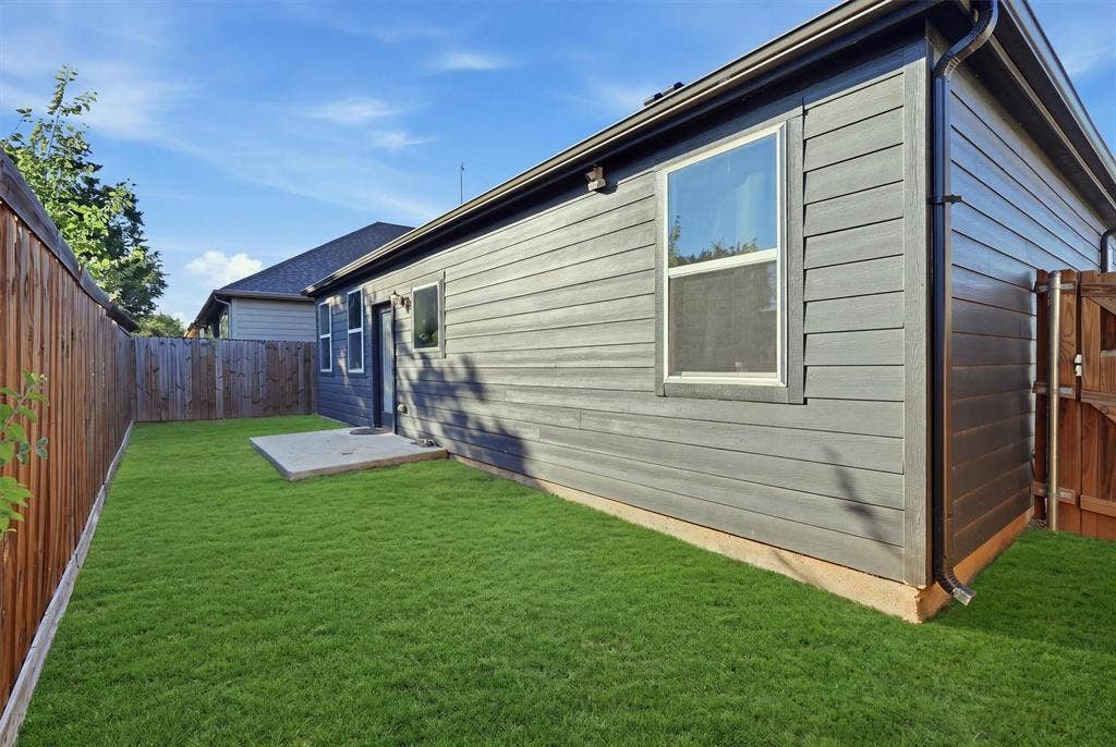 5625 Barkridge Drive, Granbury, TX 76048 5625 Barkridge Drive, Granbury, TX 76048