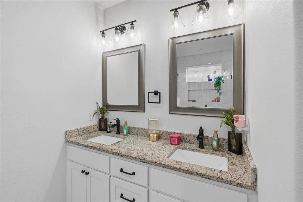 5625 Barkridge Drive, Granbury, TX 76048 5625 Barkridge Drive, Granbury, TX 76048