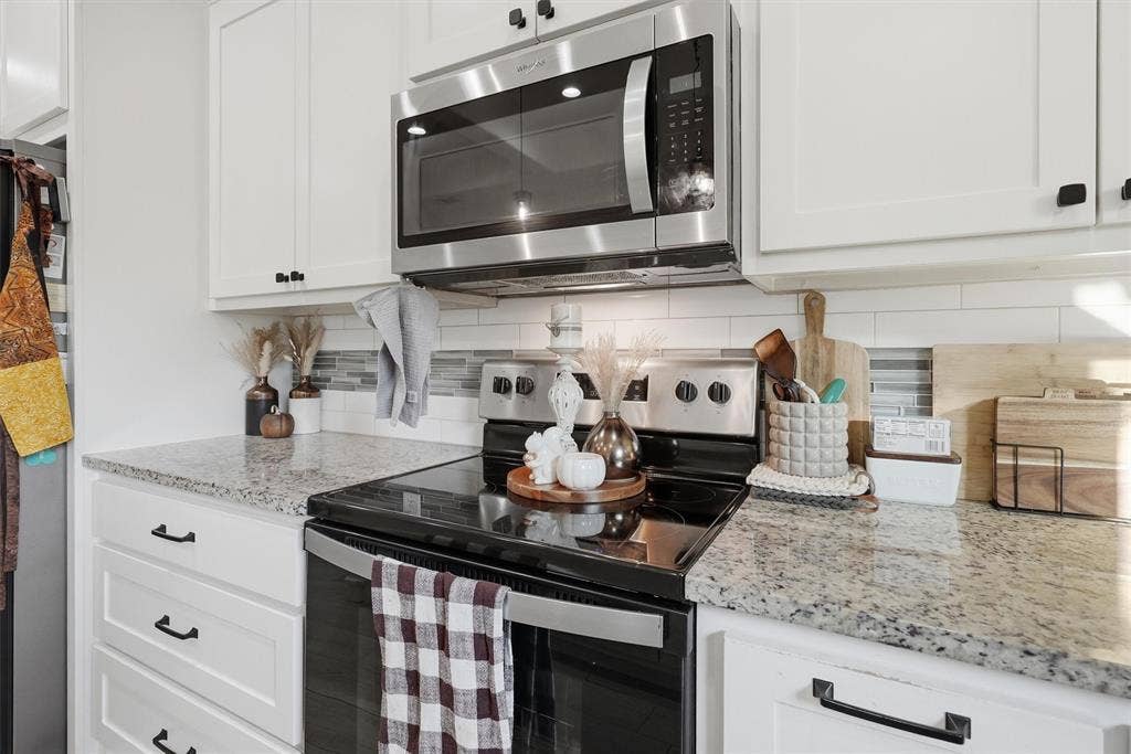 5625 Barkridge Drive, Granbury, TX 76048 5625 Barkridge Drive, Granbury, TX 76048