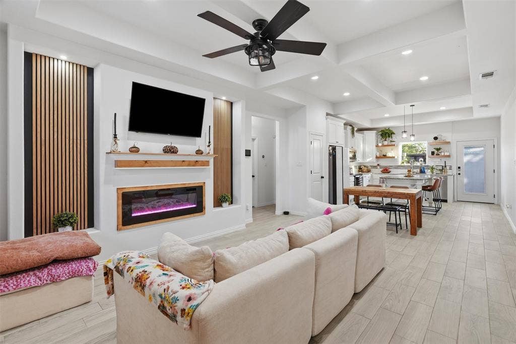 5625 Barkridge Drive, Granbury, TX 76048 5625 Barkridge Drive, Granbury, TX 76048