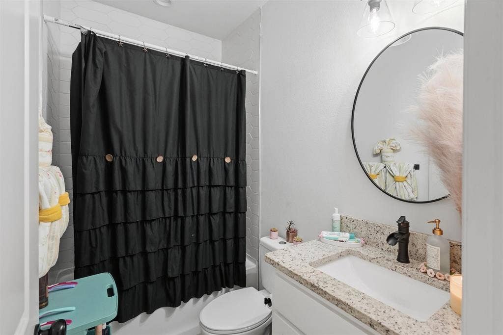 5625 Barkridge Drive, Granbury, TX 76048 5625 Barkridge Drive, Granbury, TX 76048