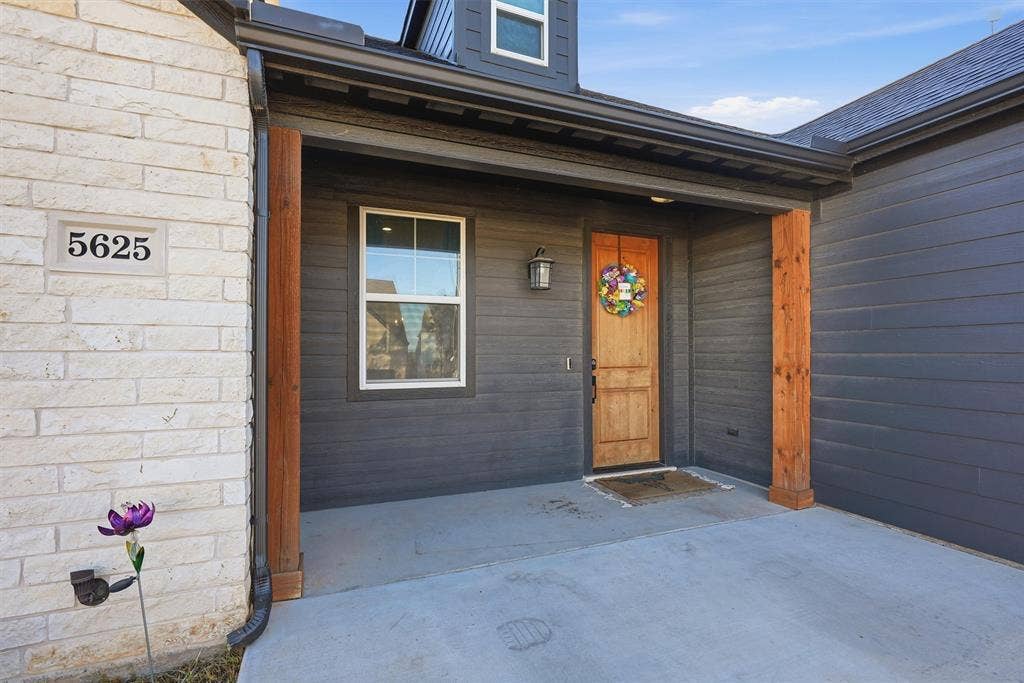 5625 Barkridge Drive, Granbury, TX 76048 5625 Barkridge Drive, Granbury, TX 76048