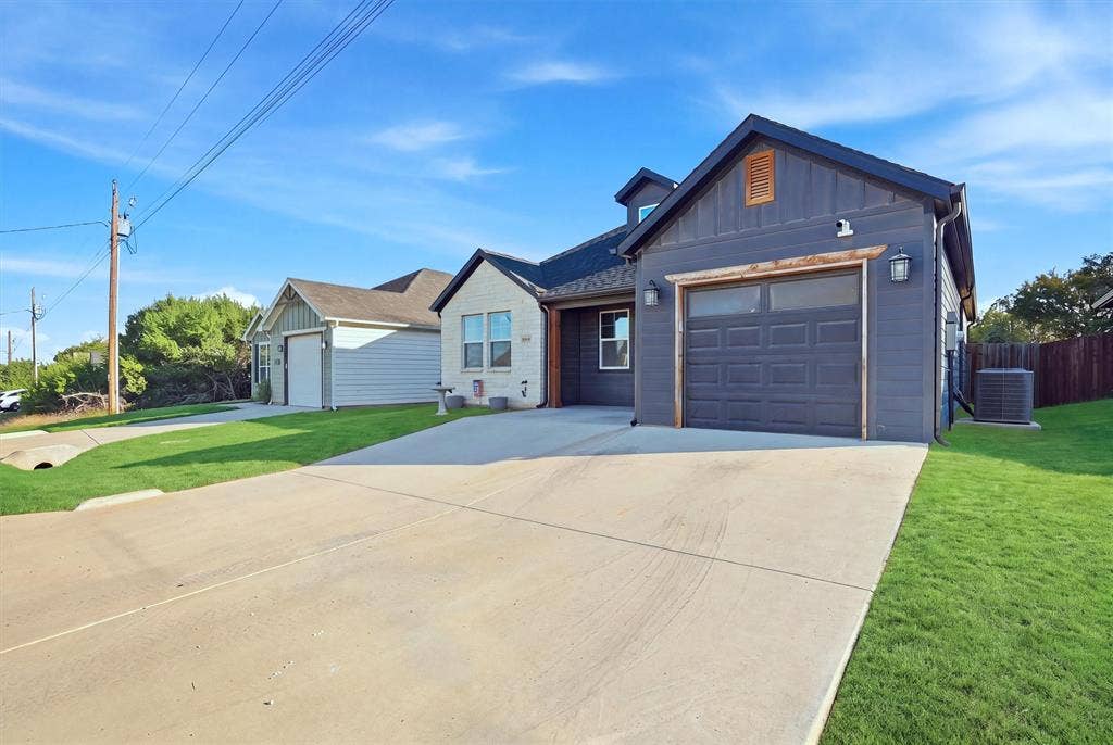 5625 Barkridge Drive, Granbury, TX 76048 5625 Barkridge Drive, Granbury, TX 76048