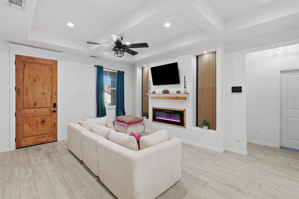 5625 Barkridge Drive, Granbury, TX 76048 5625 Barkridge Drive, Granbury, TX 76048
