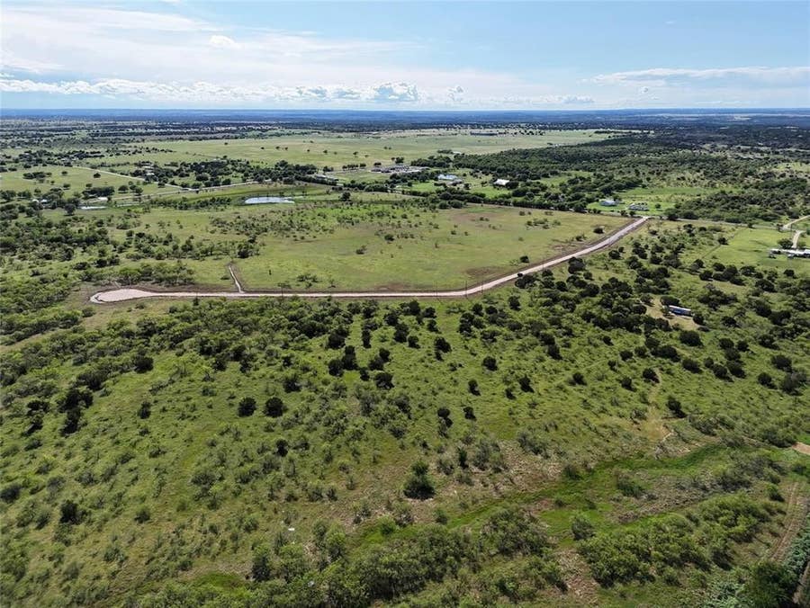 Property photo for 934 Starelight Trail, Blum, TX
