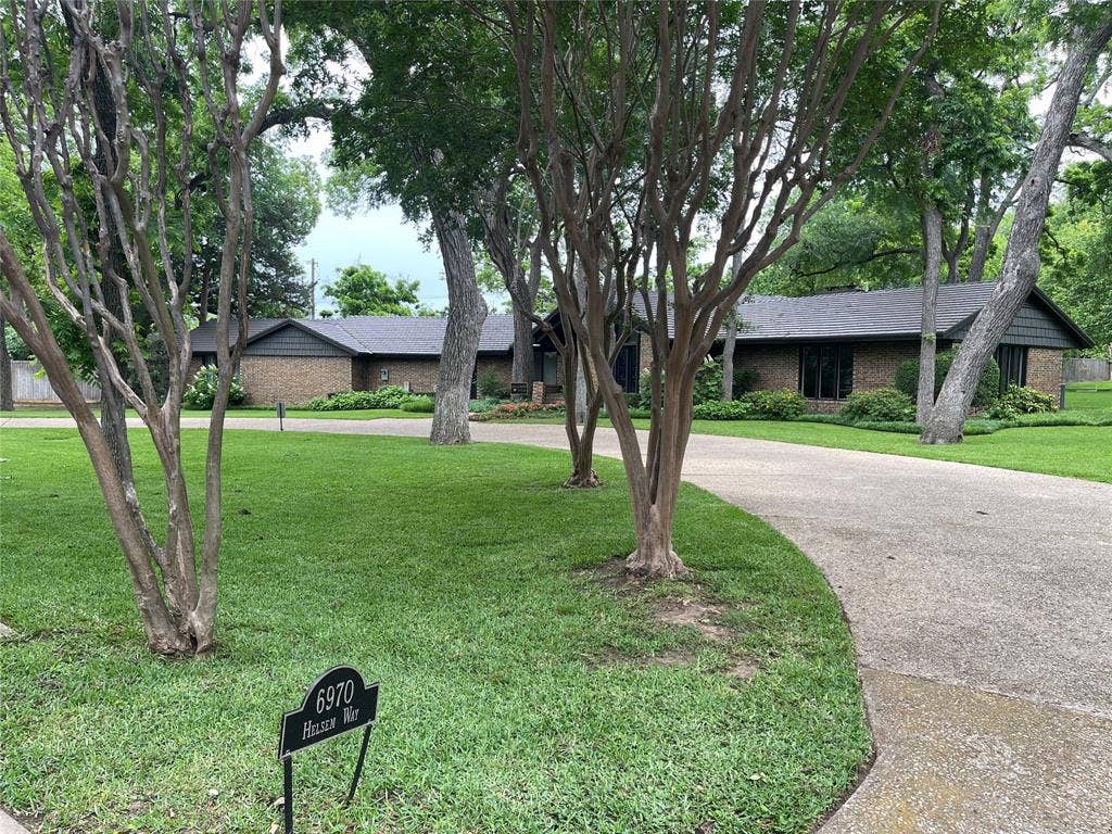 6949 Helsem Way, #131, Dallas, TX 75230 clubhouse for large gatherings with entry to community pool - country club living!