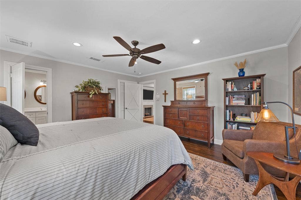 200 Oriental Road, Waco, TX 76710 Spacious room featuring wood-finish flooring, recessed lighting, and a multi-blade ceiling fan